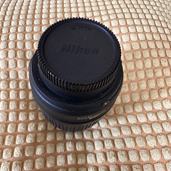 Nikon AF-S Nikkor 18-55mm 1:3.5-5.6 G - Picture 6 of 8